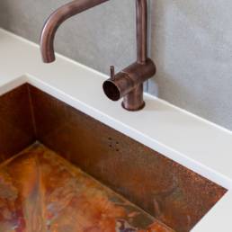 Ballentin Design® / Foto: Anja Bloch-Hamre. Vaske og vandhane i kobber.
